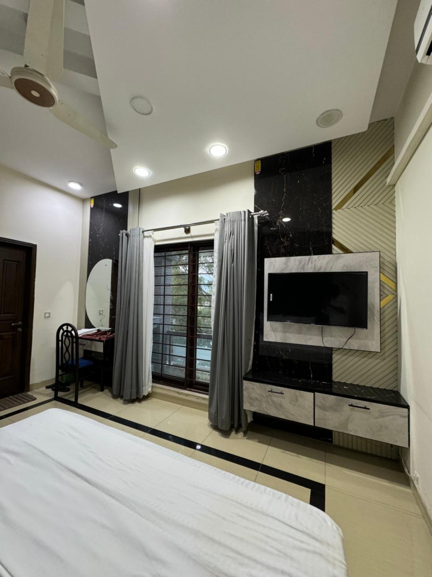 Rose Valet Guest House Islamabad Exterior photo