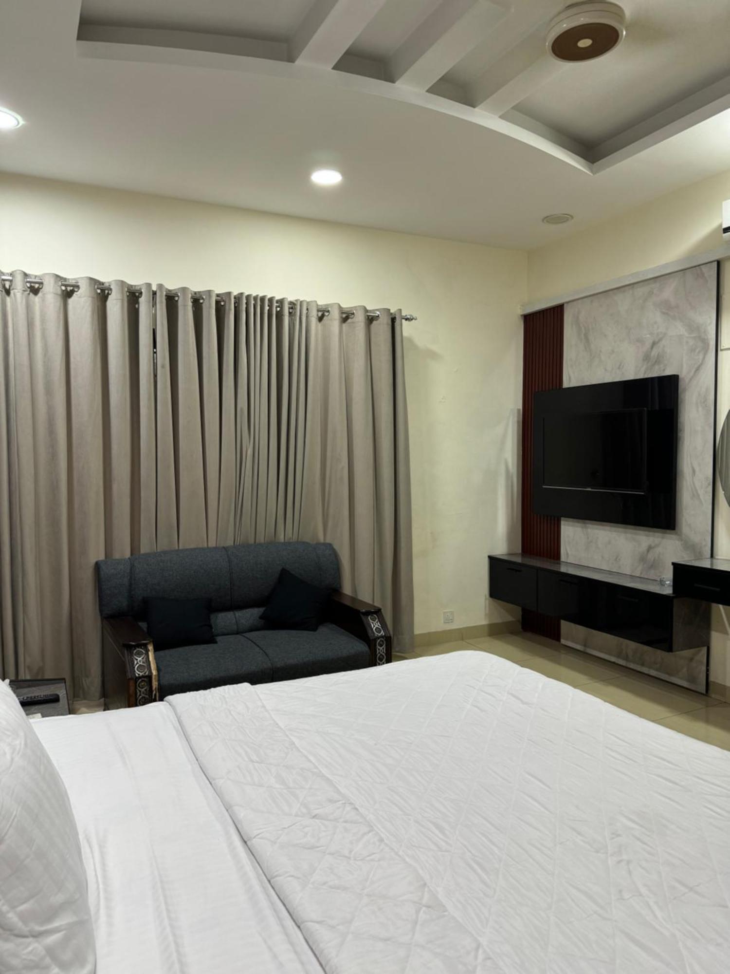 Rose Valet Guest House Islamabad Exterior photo